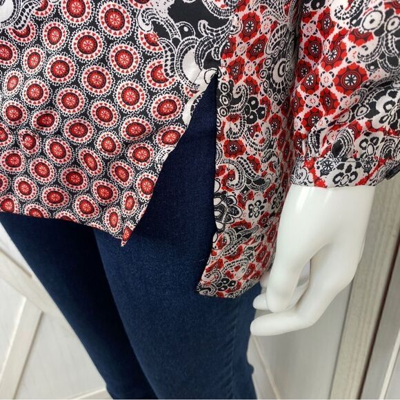 Ellen Tracy Multi Print Ruffle Front Blouse Small Red Black 3/4 Button - Picture 5 of 11